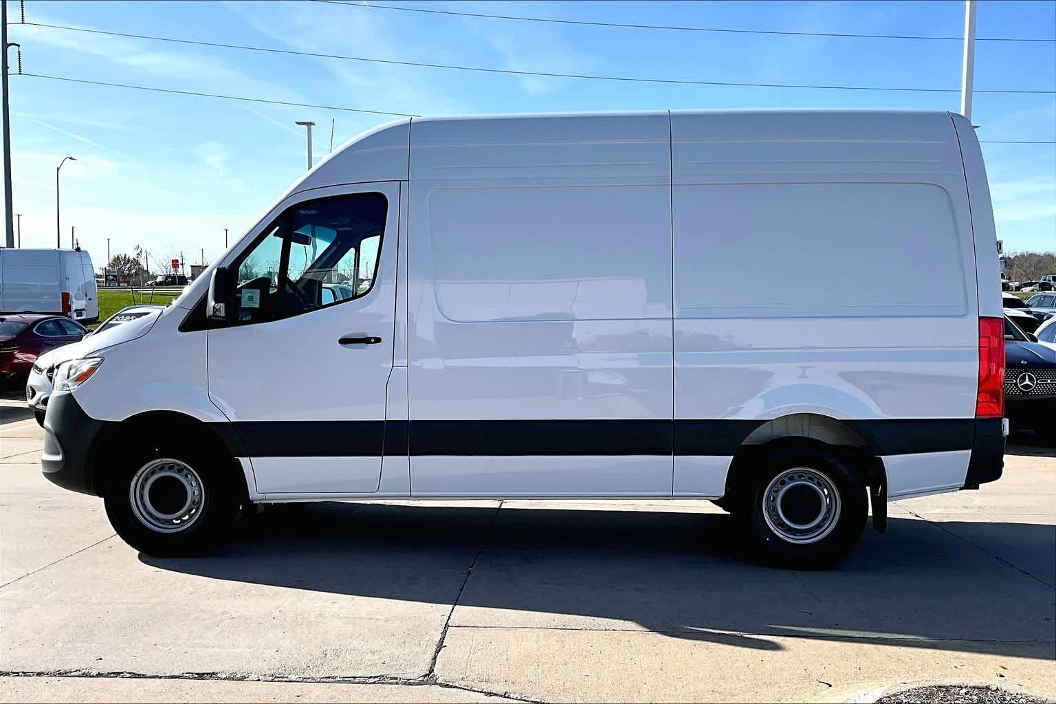 Thumbnail: 2026 Mercedes-Benz Sprinter - 3
