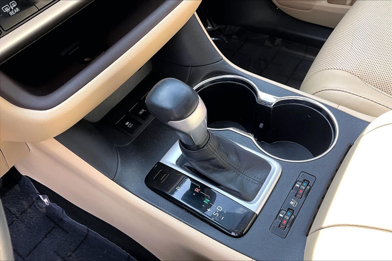 Thumbnail: 2015 Toyota Highlander - 17