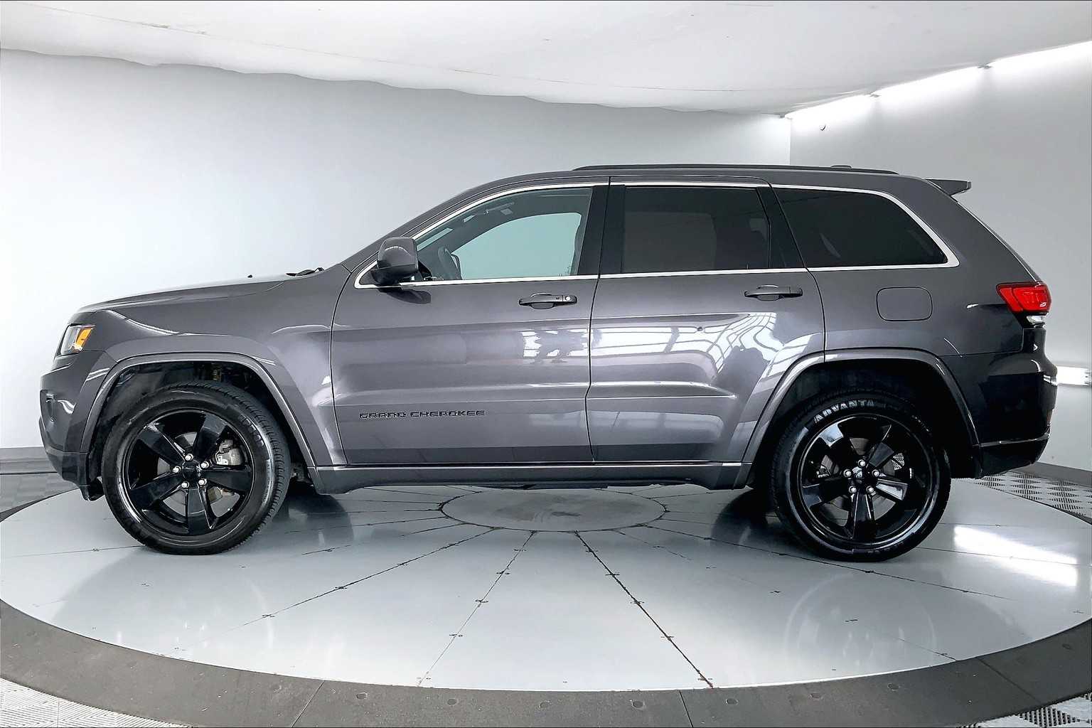Thumbnail: 2015 Jeep Grand Cherokee - 3