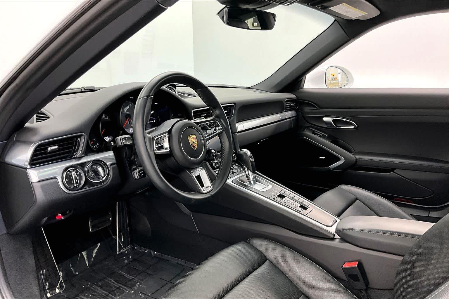 Thumbnail: 2017 Porsche 911 - 2