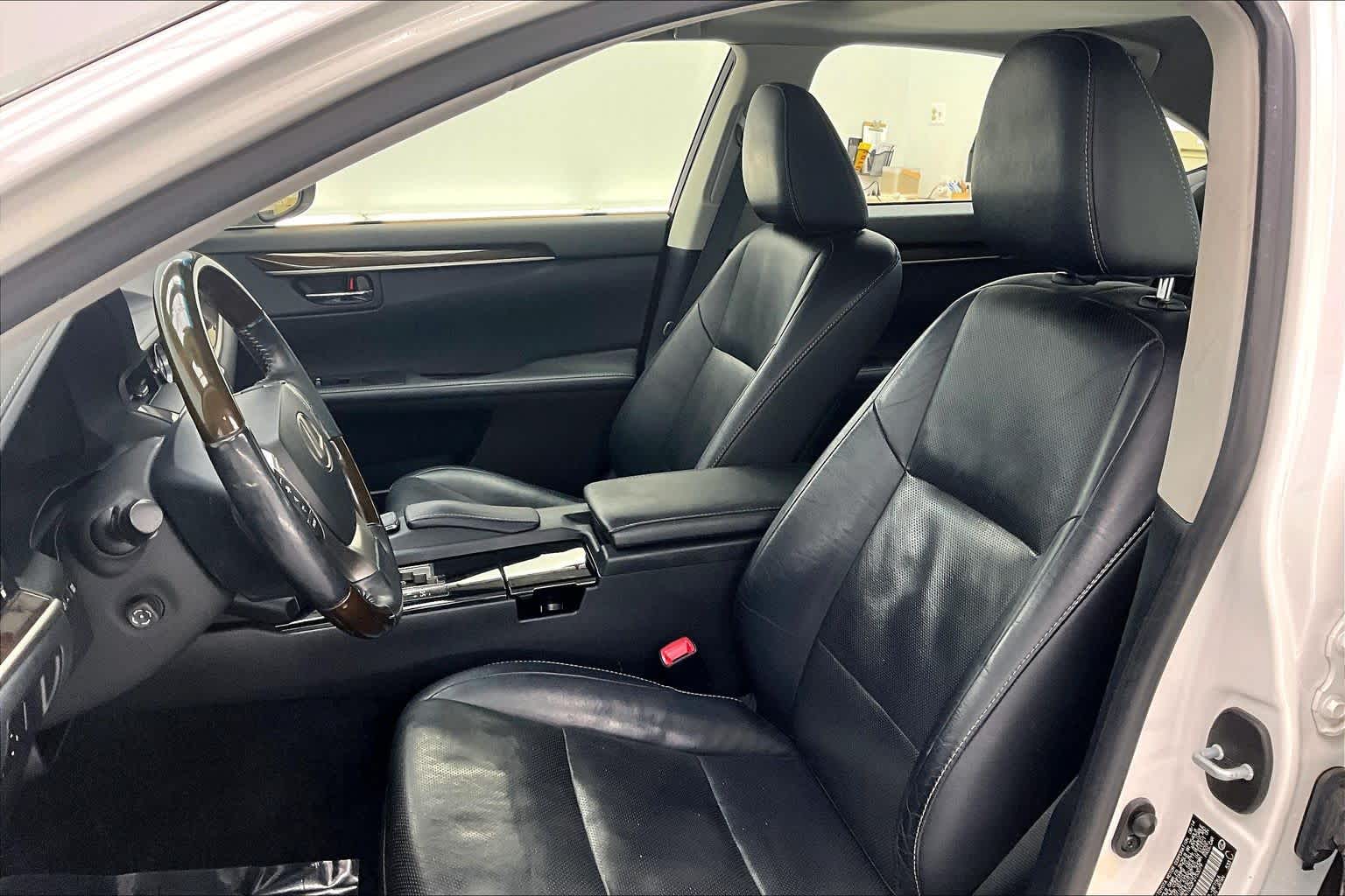 Thumbnail: 2015 Lexus ES - 11