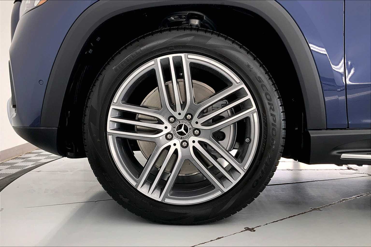 Thumbnail: 2026 Mercedes-Benz GLS - 8