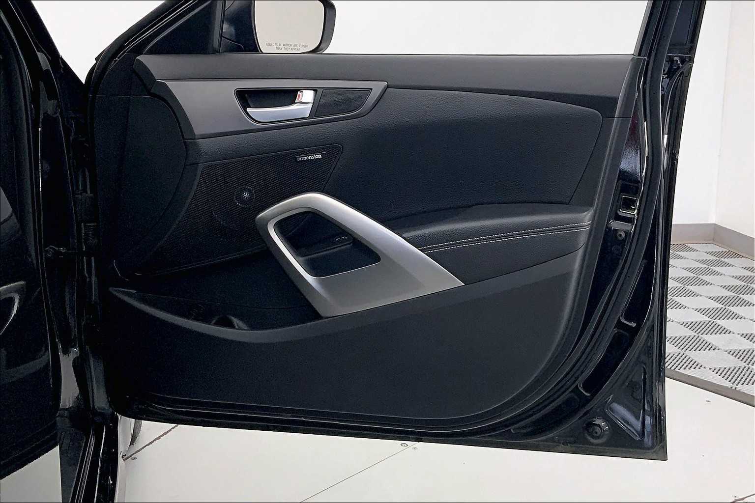 Thumbnail: 2015 Hyundai Veloster - 23