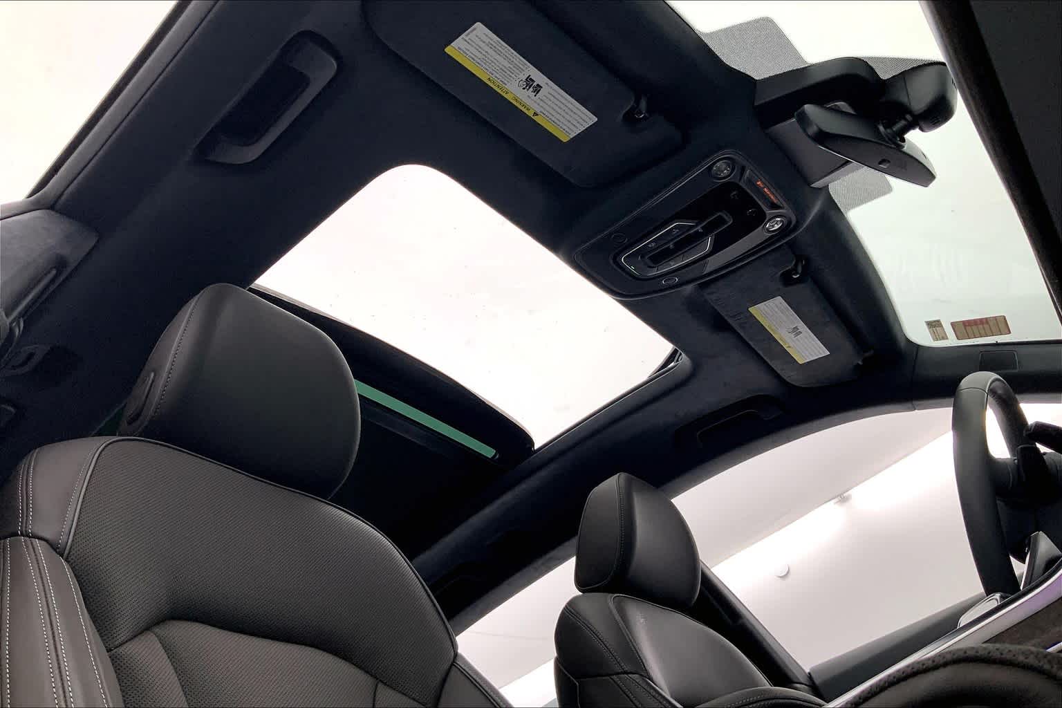Thumbnail: 2024 Audi Q8 - 21