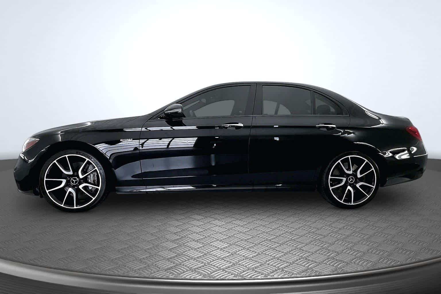 Thumbnail: 2017 Mercedes-Benz E-Class - 3