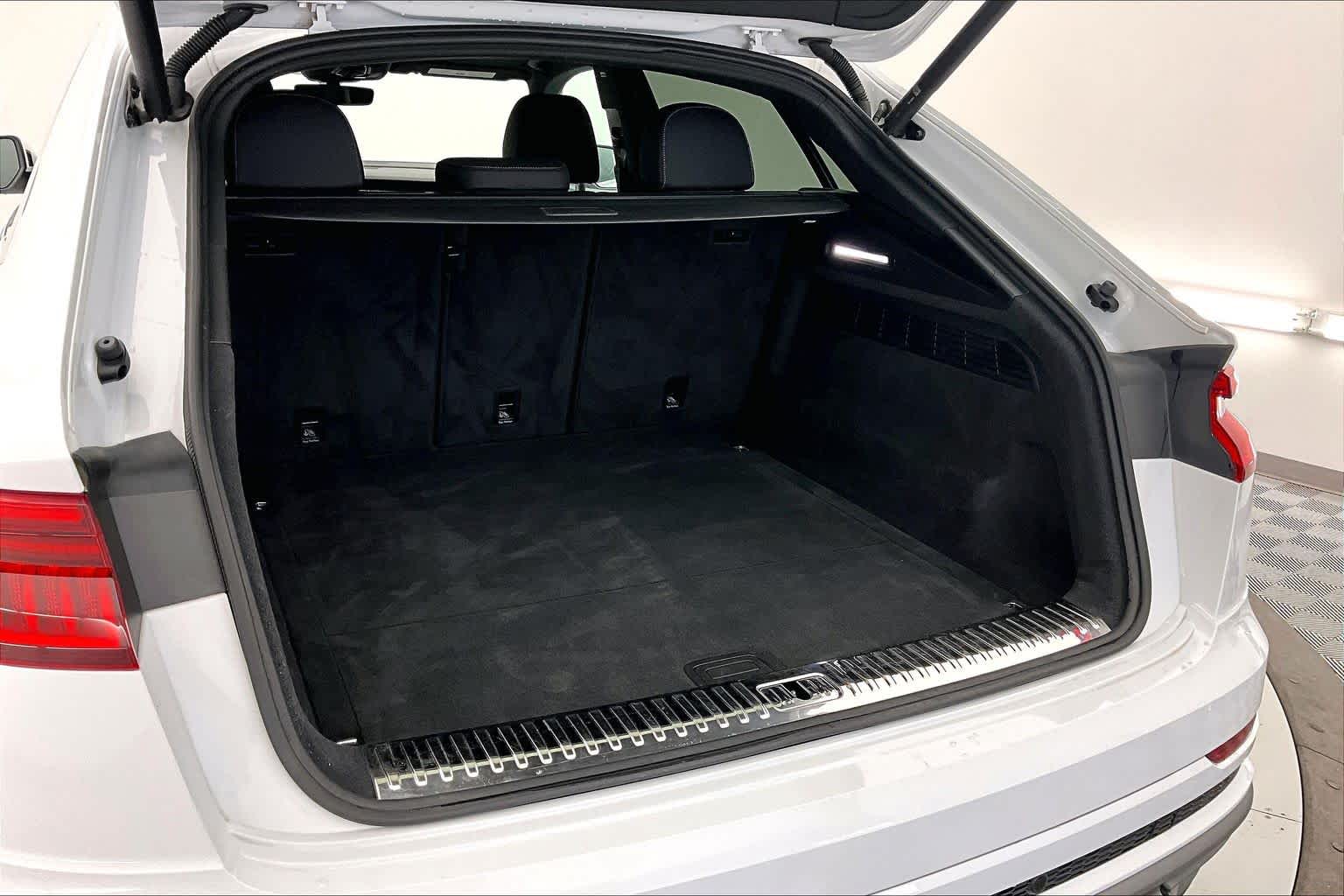 Thumbnail: 2021 Audi Q8 - 19