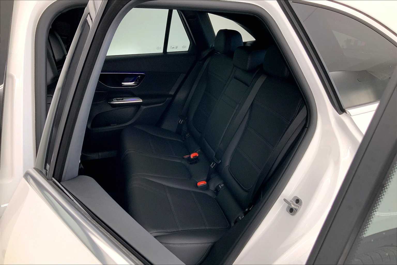 Thumbnail: 2025 Mercedes-Benz GLC - 13