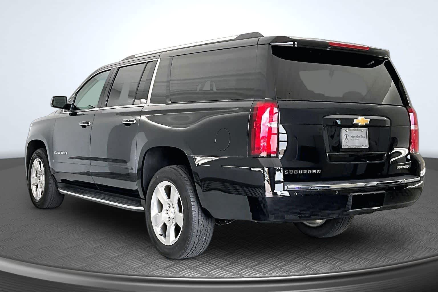 Thumbnail: 2019 Chevrolet Suburban - 3
