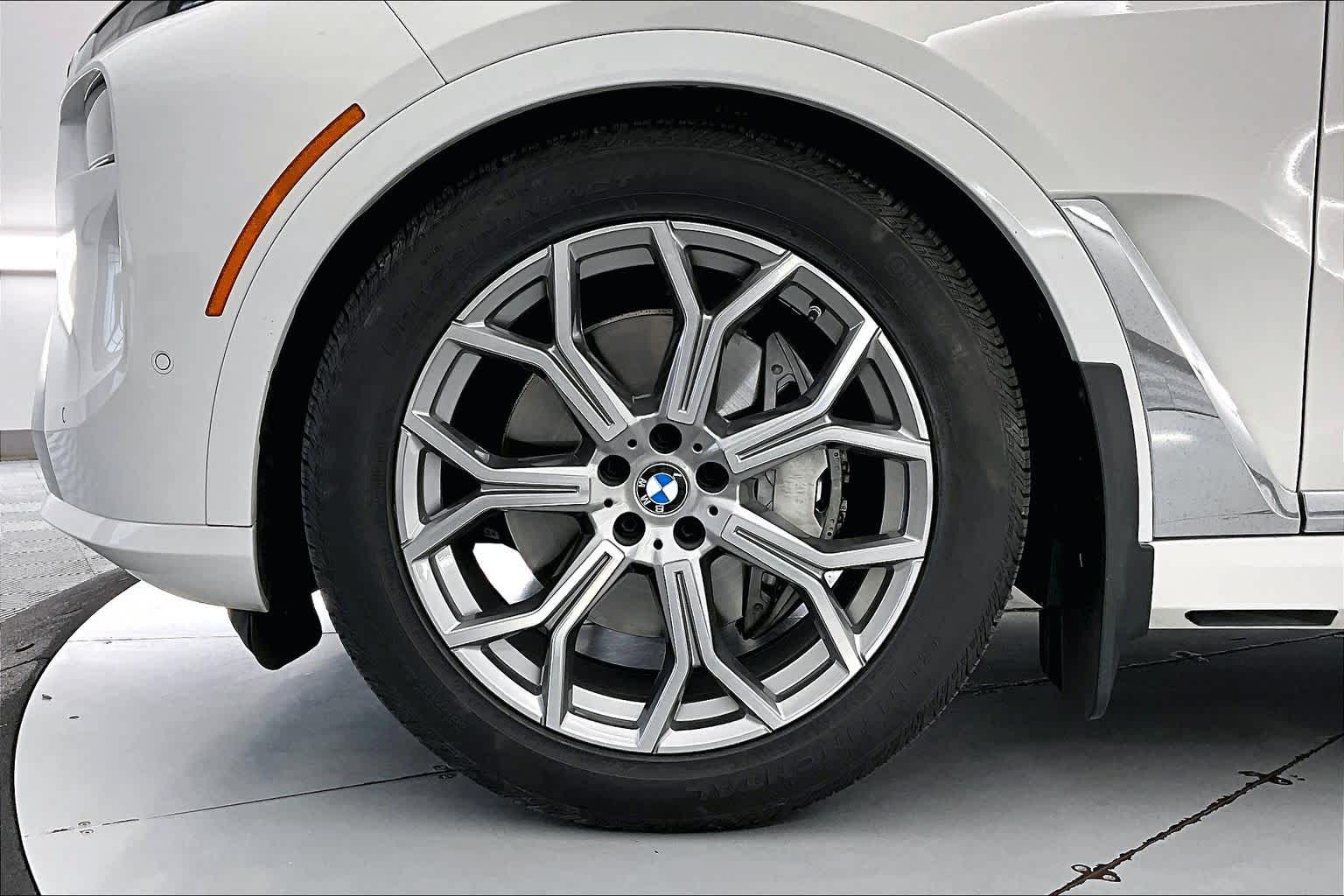 Thumbnail: 2023 BMW X7 - 8