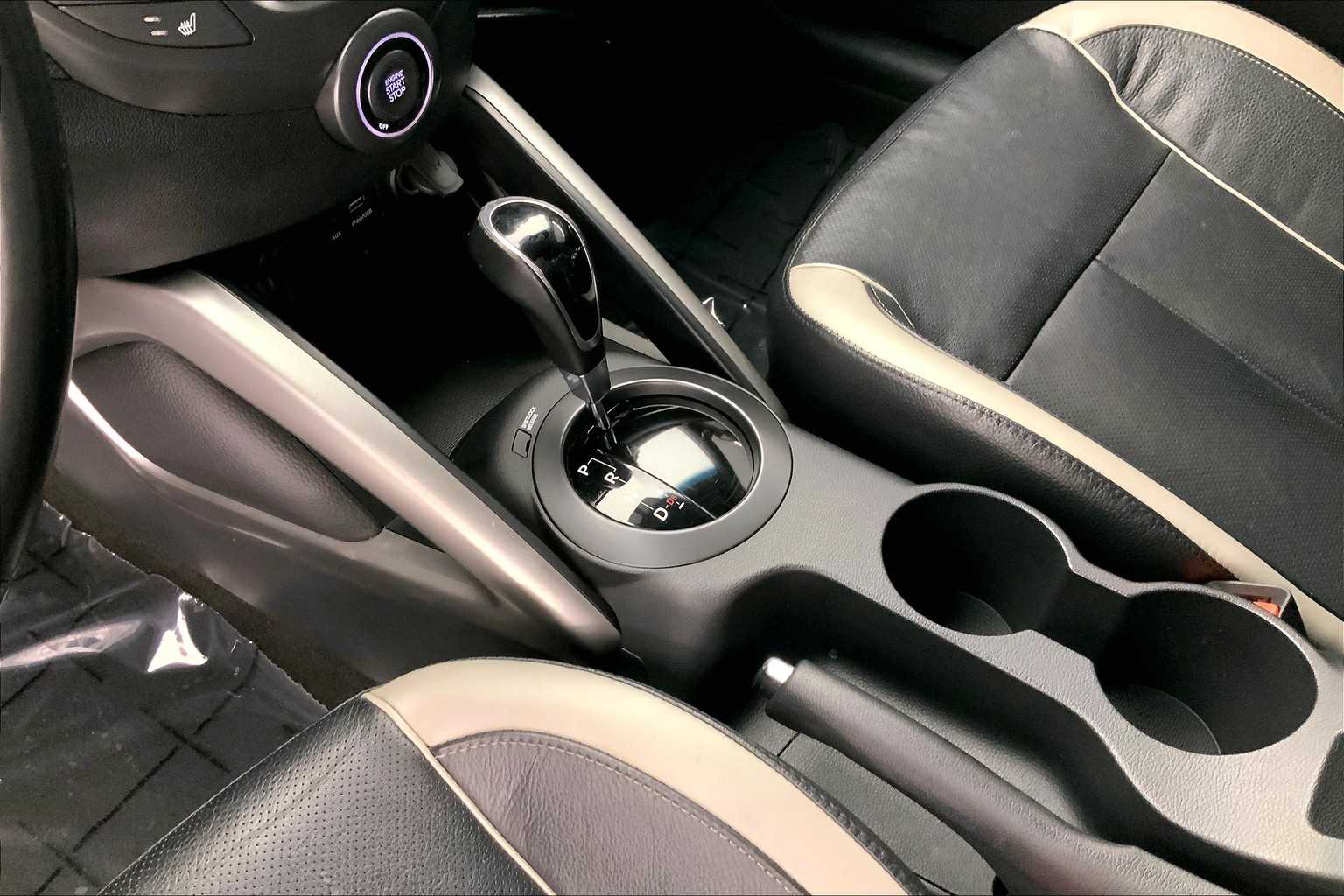 Thumbnail: 2015 Hyundai Veloster - 17