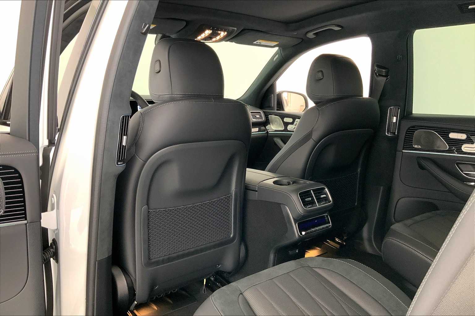 Thumbnail: 2025 Mercedes-Benz GL-Class - 12