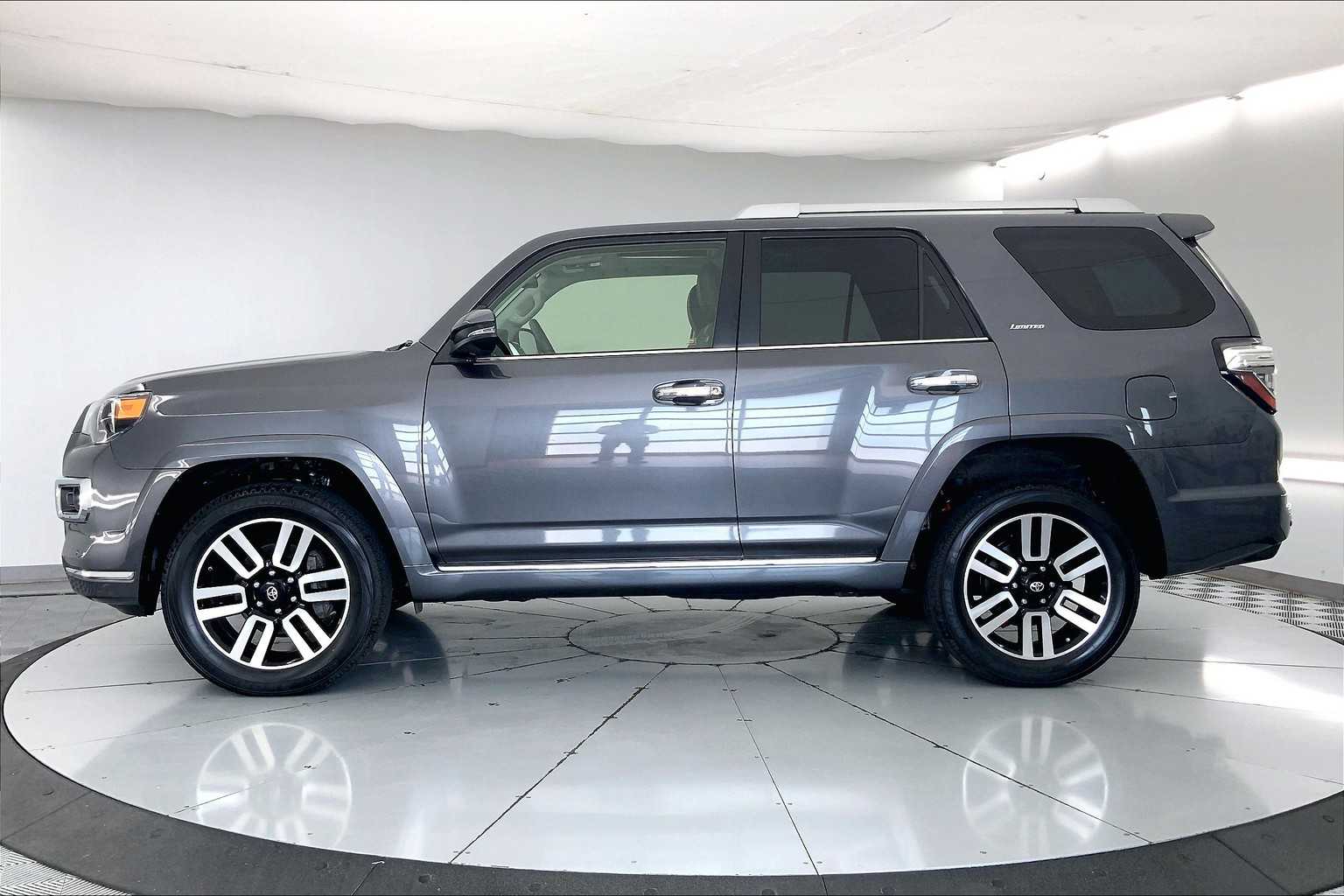 Thumbnail: 2021 Toyota 4Runner - 3