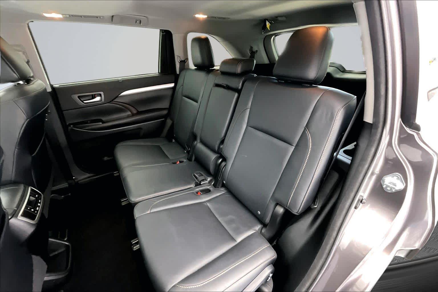 Thumbnail: 2016 Toyota Highlander - 13