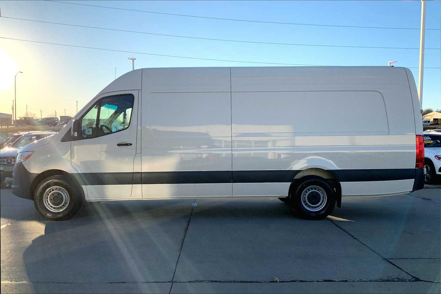 2025 Mercedes-Benz Sprinter 2500 3