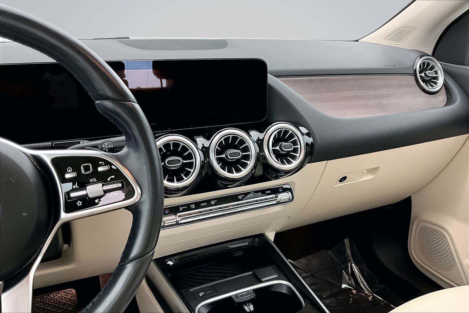 Thumbnail: 2023 Mercedes-Benz GLA - 16