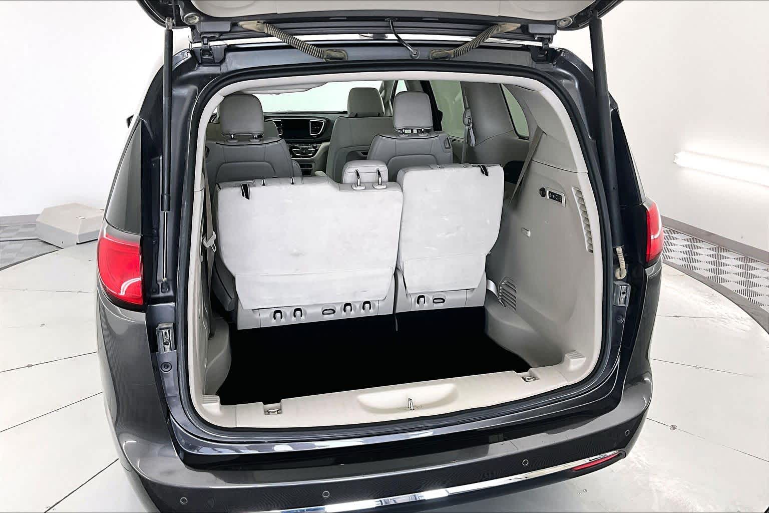 Thumbnail: 2018 Chrysler Pacifica - 19