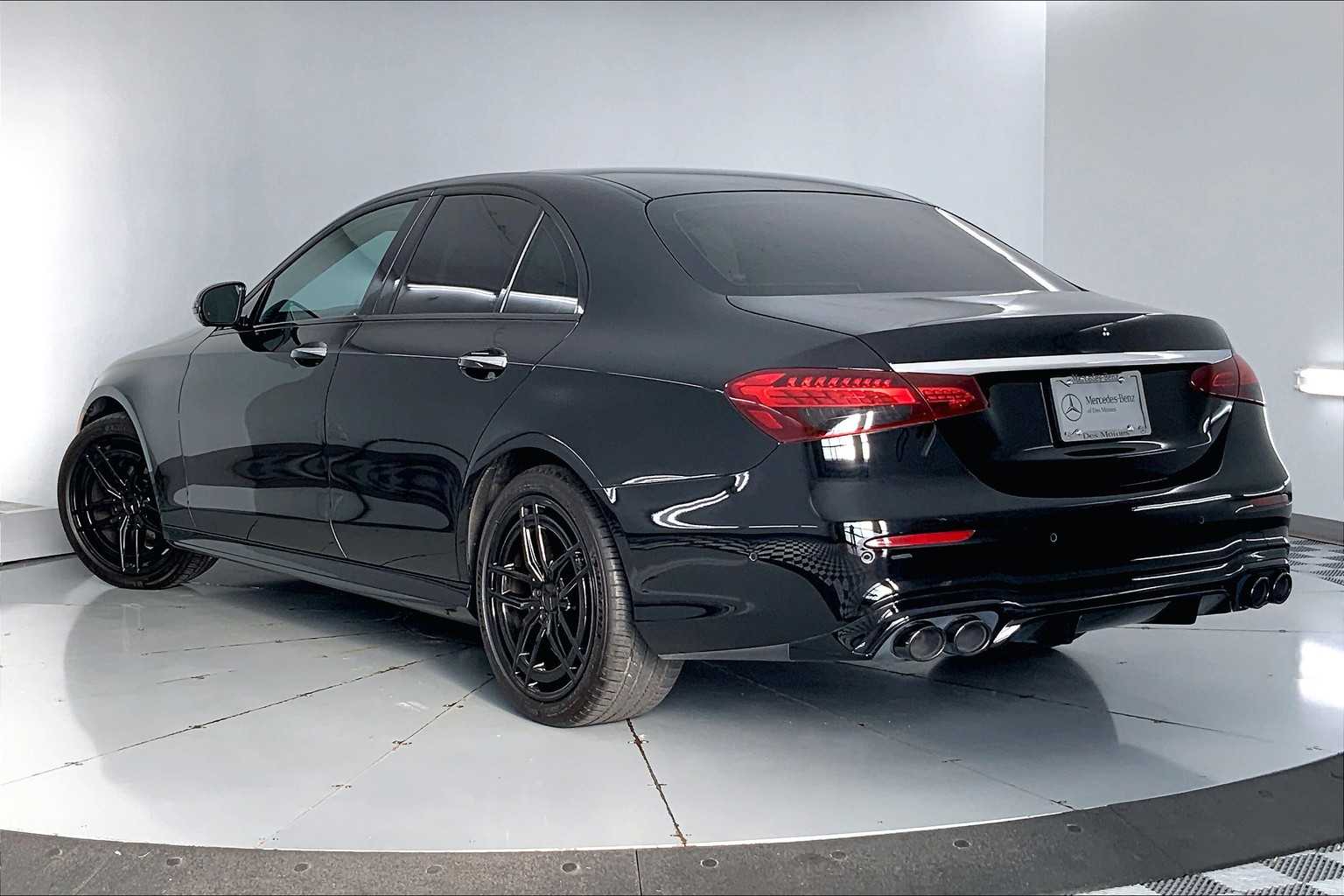 Thumbnail: 2022 Mercedes-Benz E-Class - 4