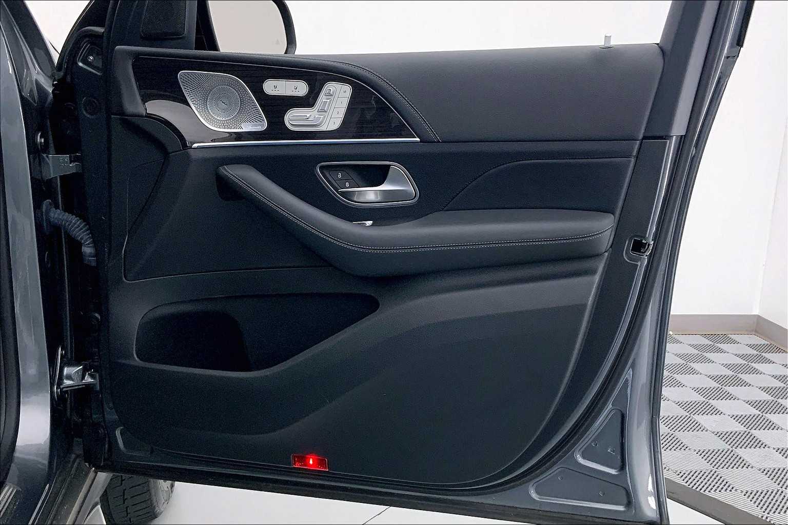 Thumbnail: 2021 Mercedes-Benz GLS - 24