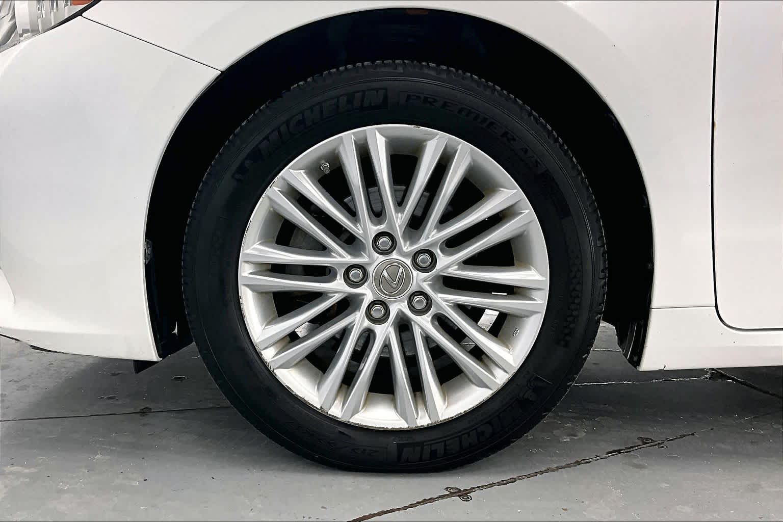 Thumbnail: 2015 Lexus ES - 8