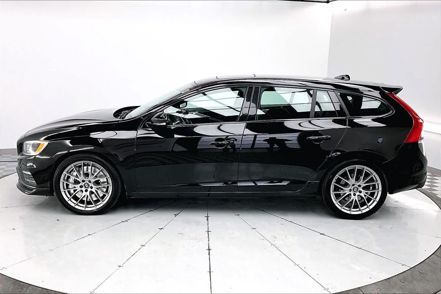 Thumbnail: 2017 Volvo V60 - 3