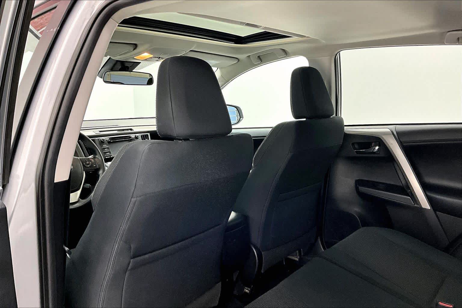 Thumbnail: 2018 Toyota RAV4 - 12