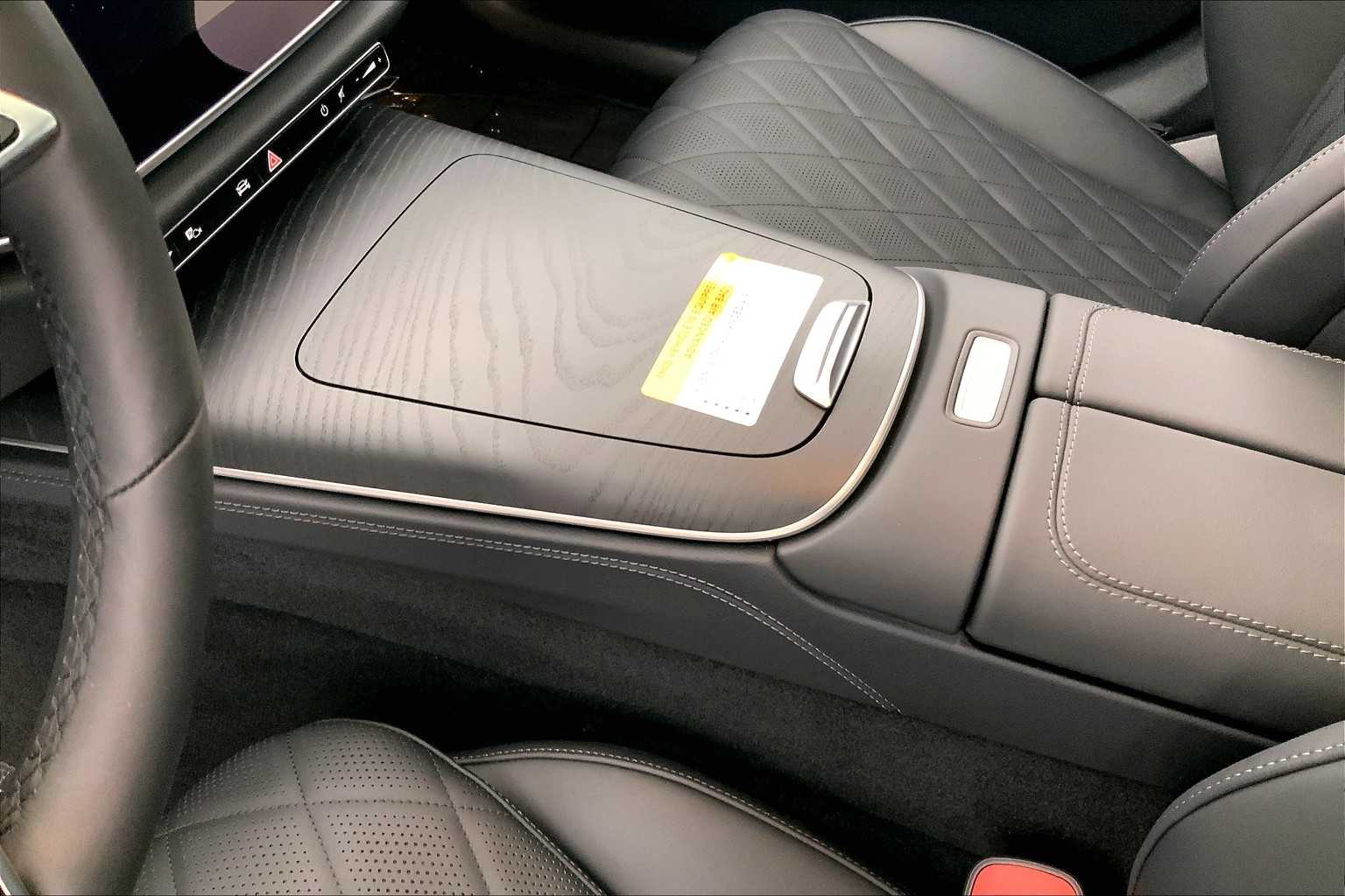 Thumbnail: 2025 Mercedes-Benz E-Class - 17