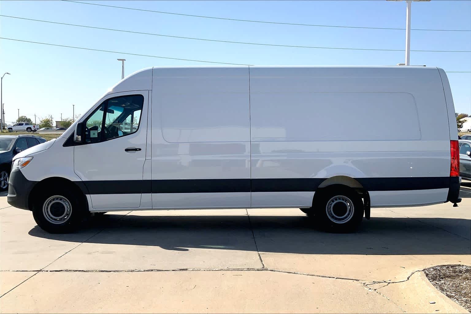 Thumbnail: 2025 Mercedes-Benz Sprinter - 3
