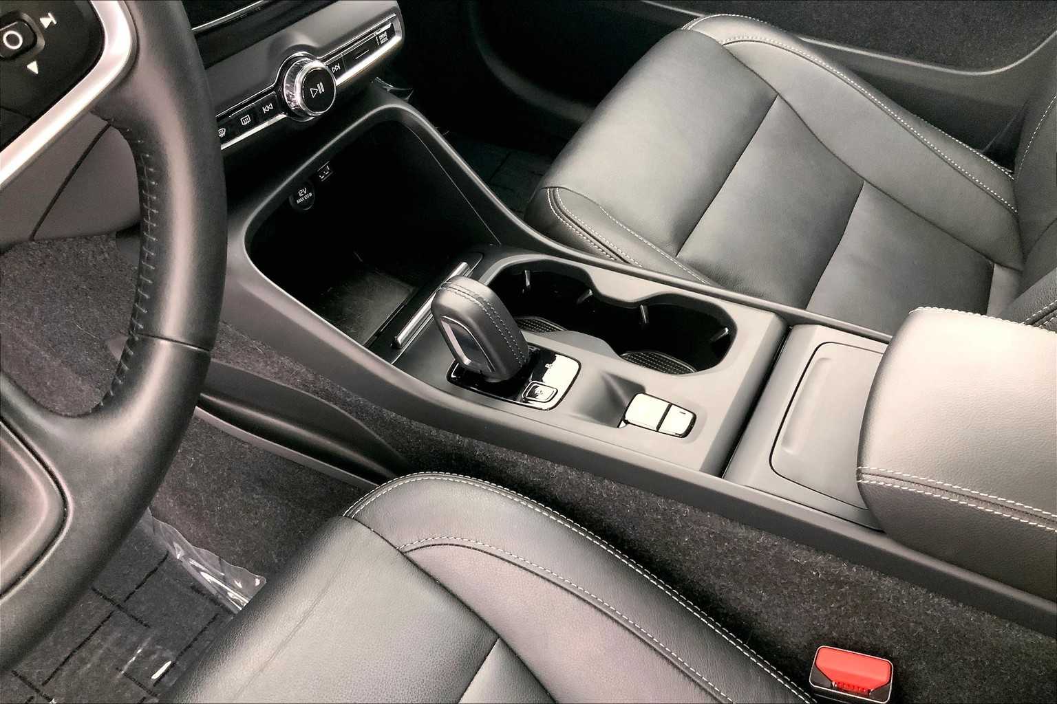 Thumbnail: 2020 Volvo XC40 - 17