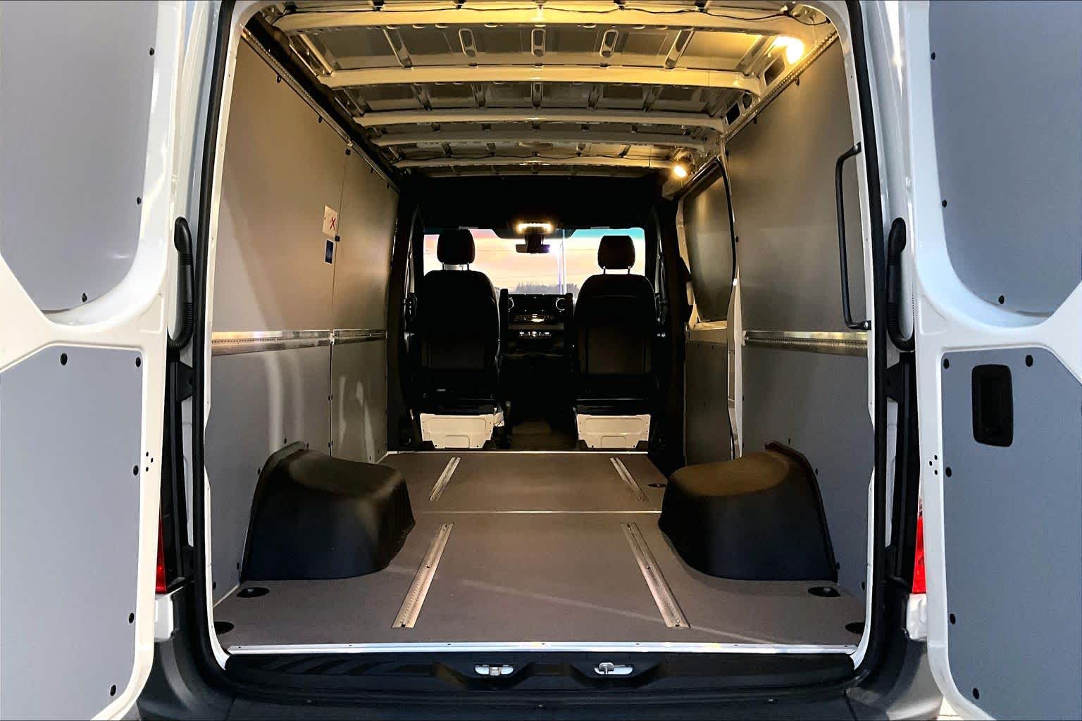 Thumbnail: 2025 Mercedes-Benz Sprinter - 18