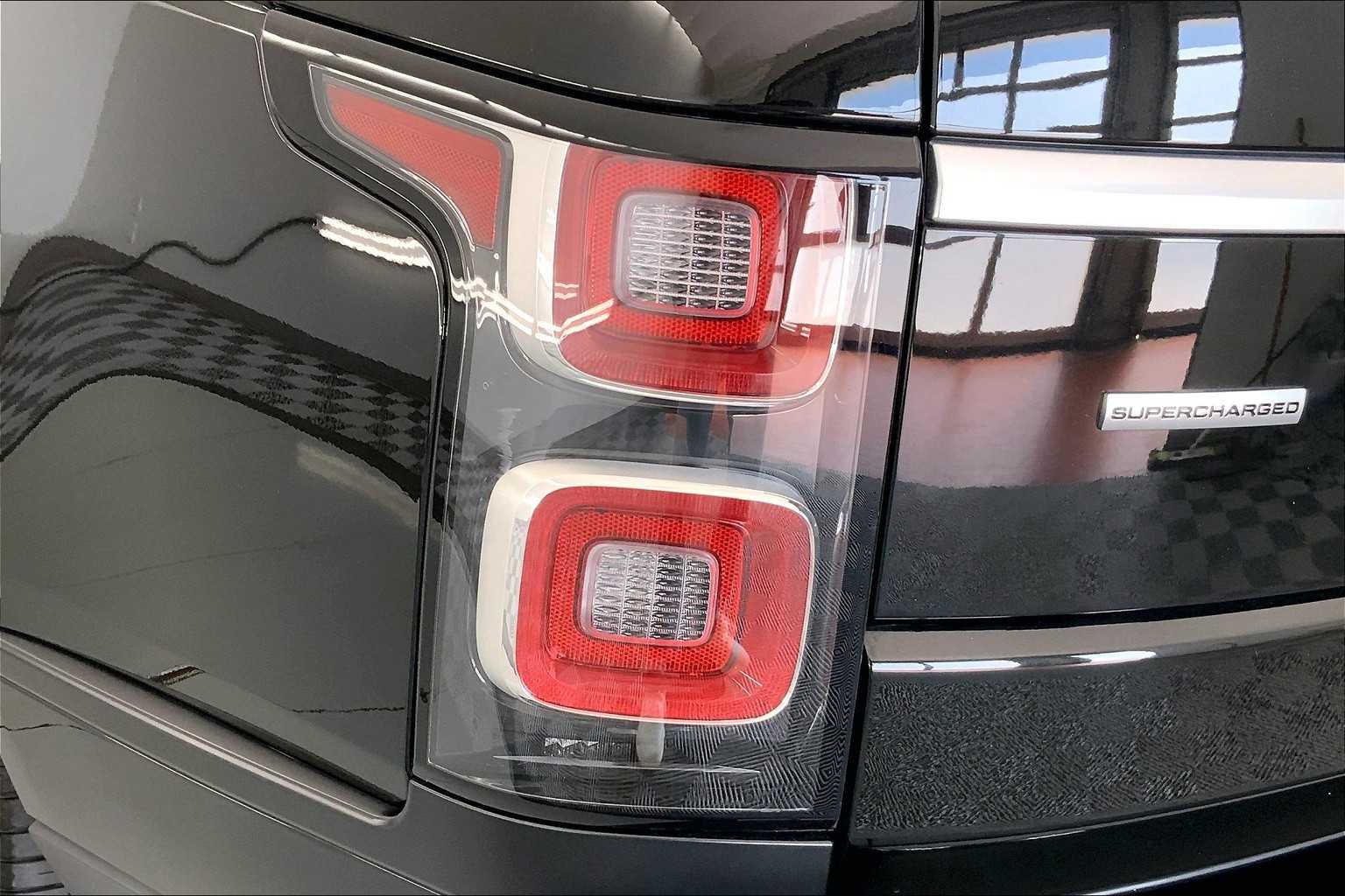 Thumbnail: 2018 Land Rover Range Rover - 25