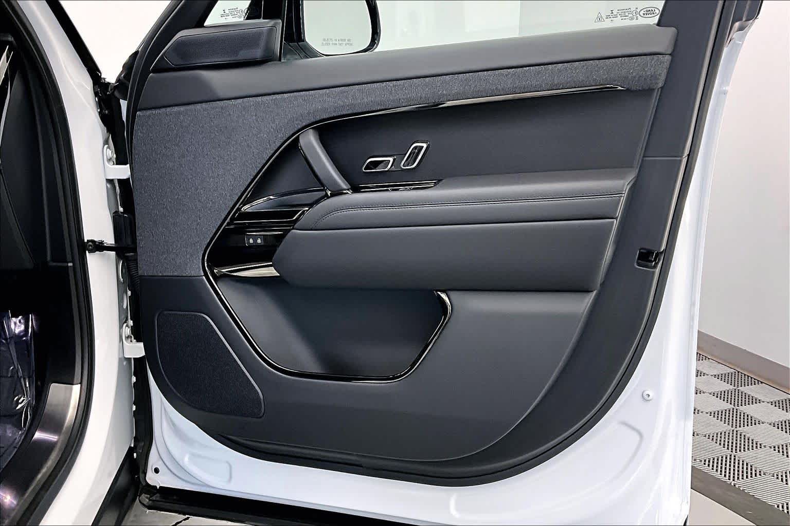 Thumbnail: 2023 Land Rover Range Rover Sport - 24