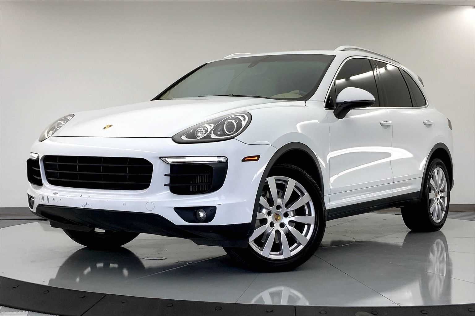 2015 Porsche Cayenne S -
                  Urbandale, IA