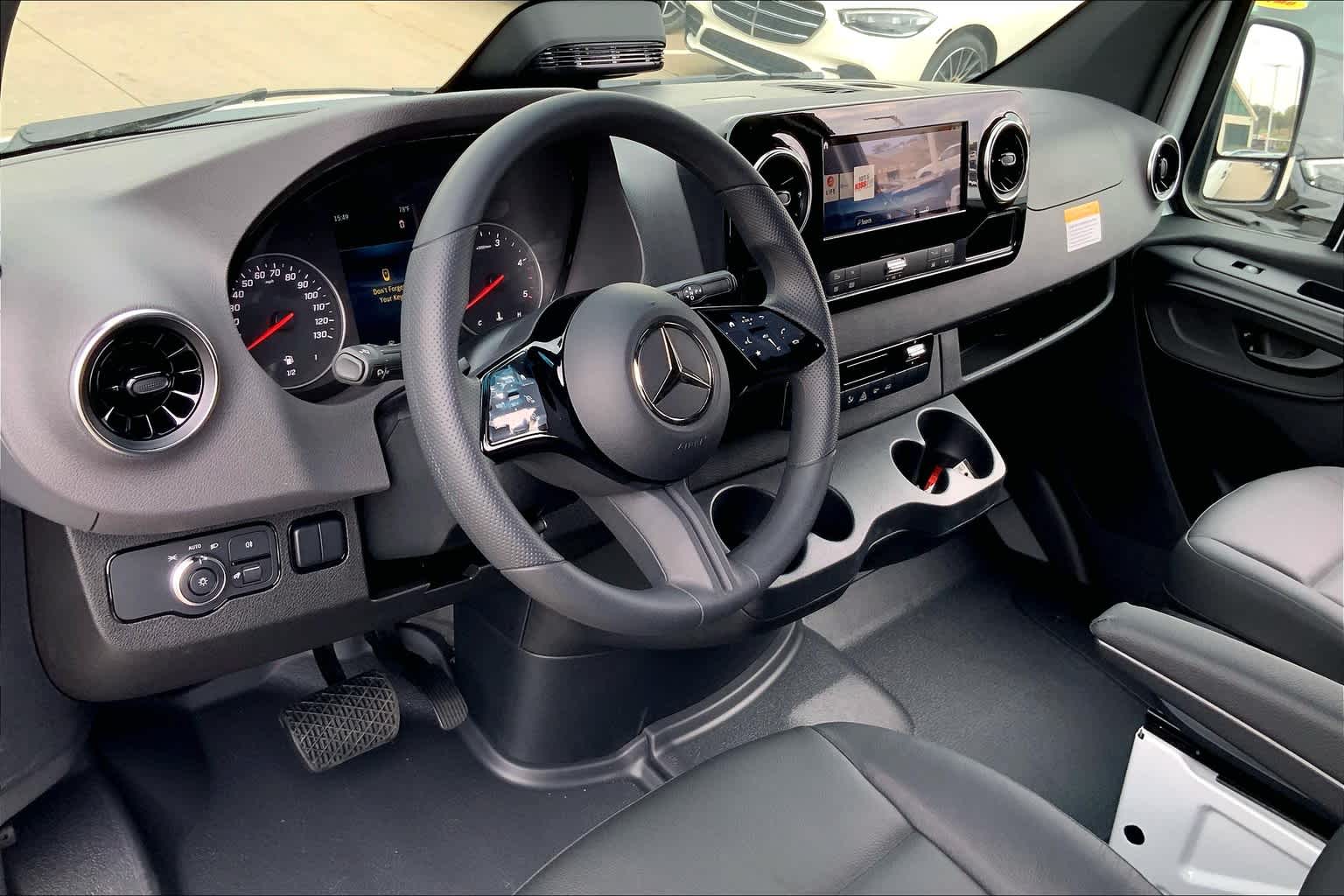 Thumbnail: 2025 Mercedes-Benz Sprinter - 10