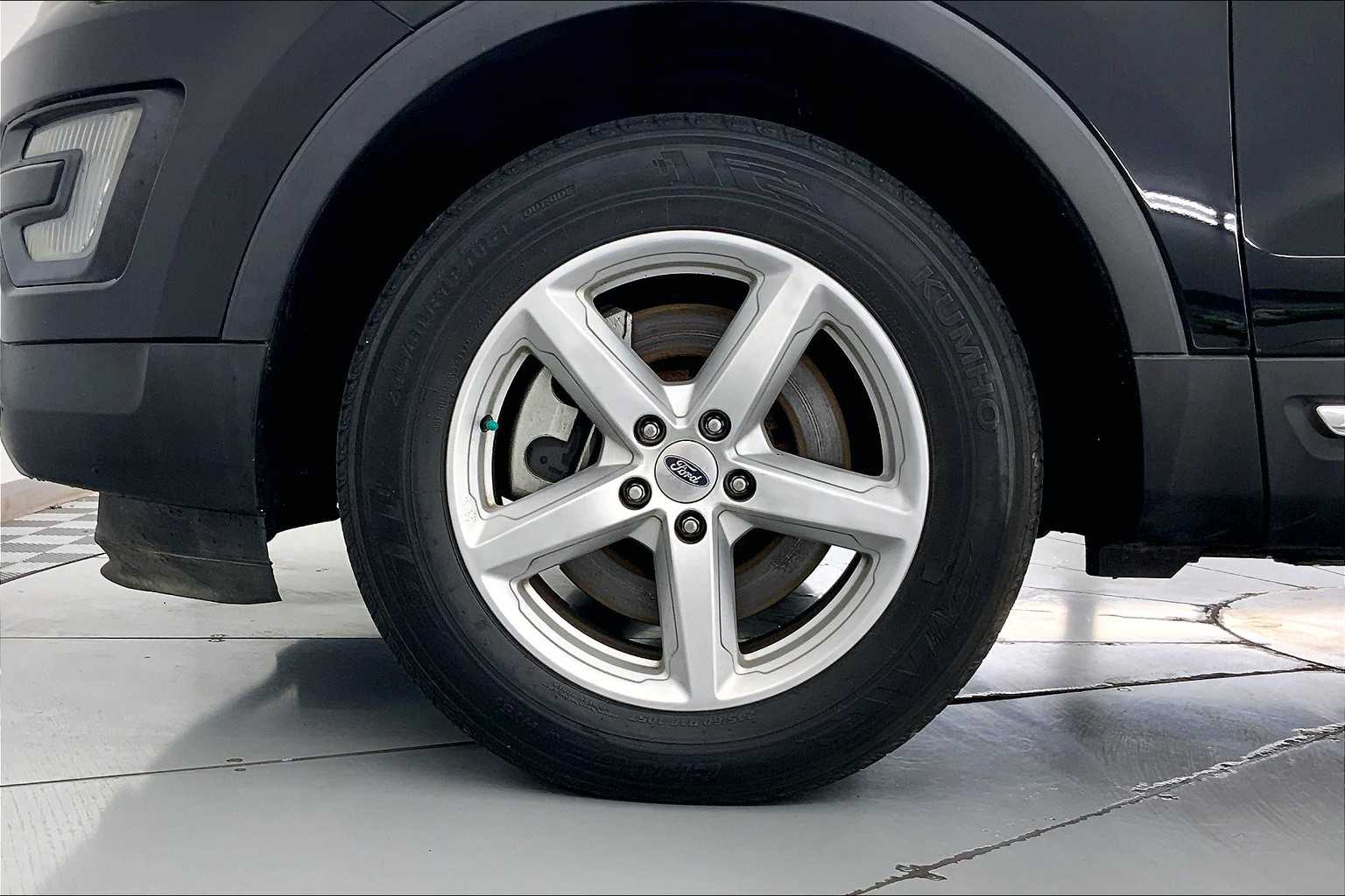 Thumbnail: 2017 Ford Explorer - 8
