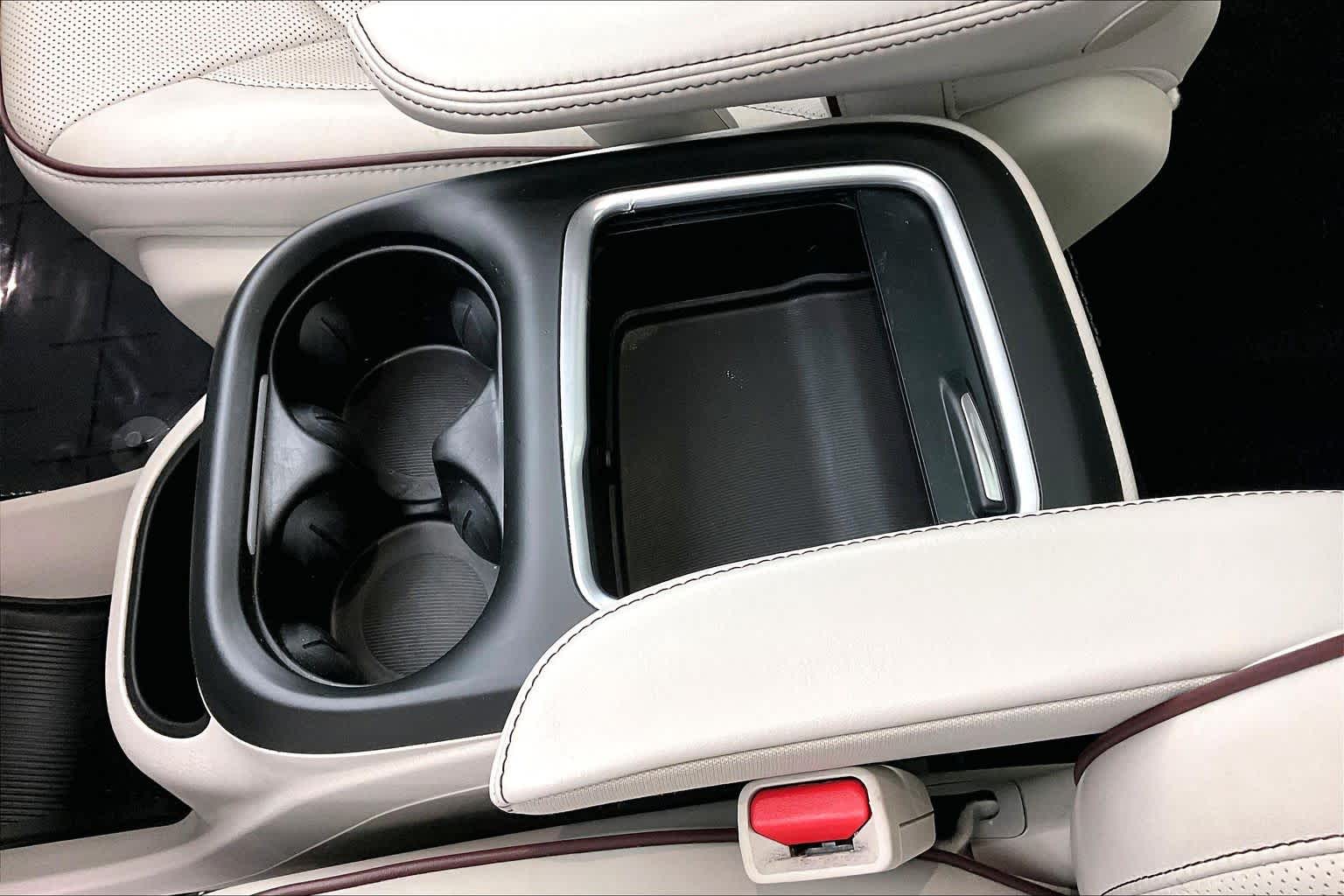 Thumbnail: 2018 Chrysler Pacifica - 28