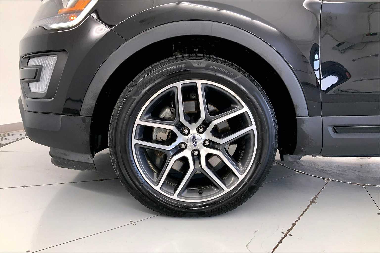 Thumbnail: 2017 Ford Explorer - 8