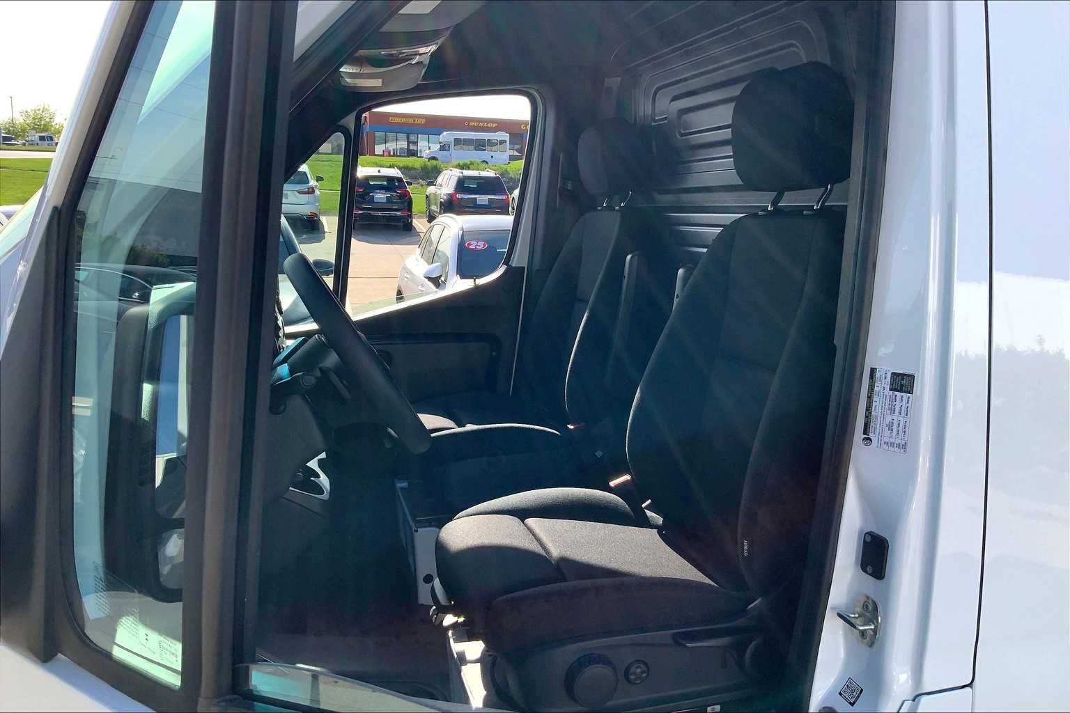 Thumbnail: 2024 Mercedes-Benz Sprinter - 11