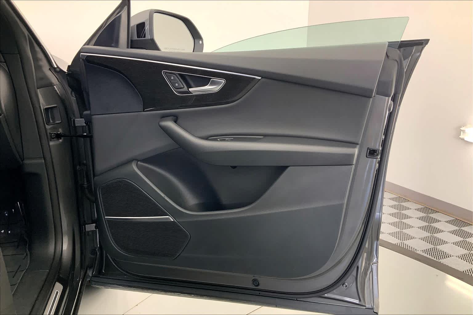 Thumbnail: 2019 Audi Q8 - 24