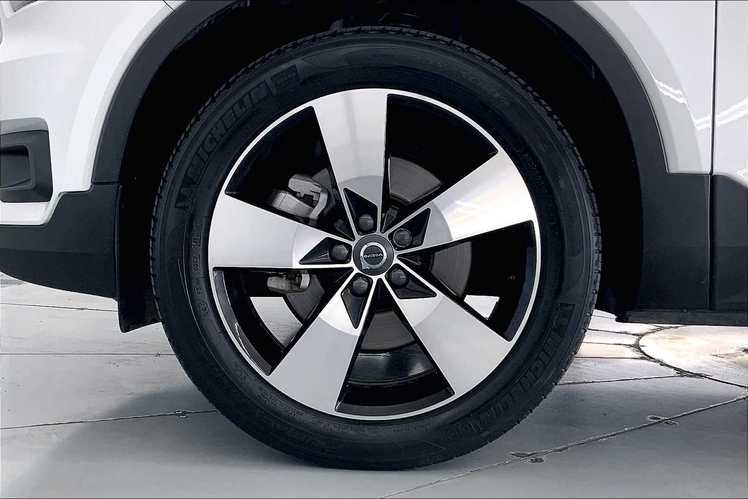 2021 Volvo XC40 T5 Momentum 8