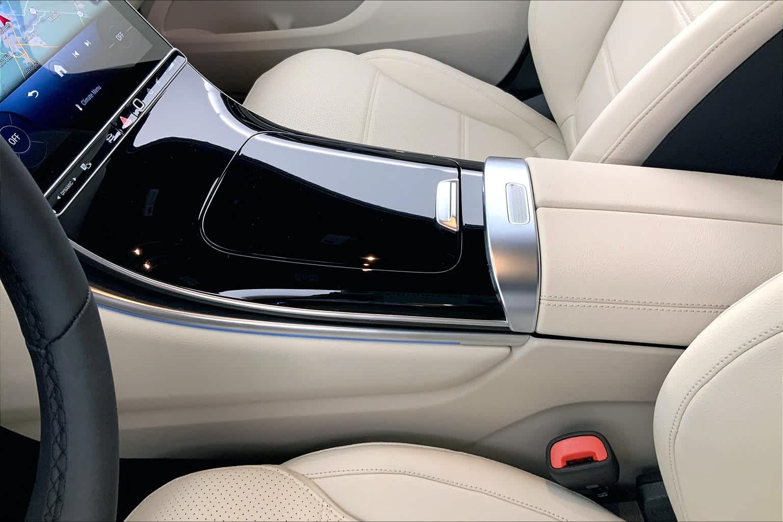 Thumbnail: 2025 Mercedes-Benz GLC - 17