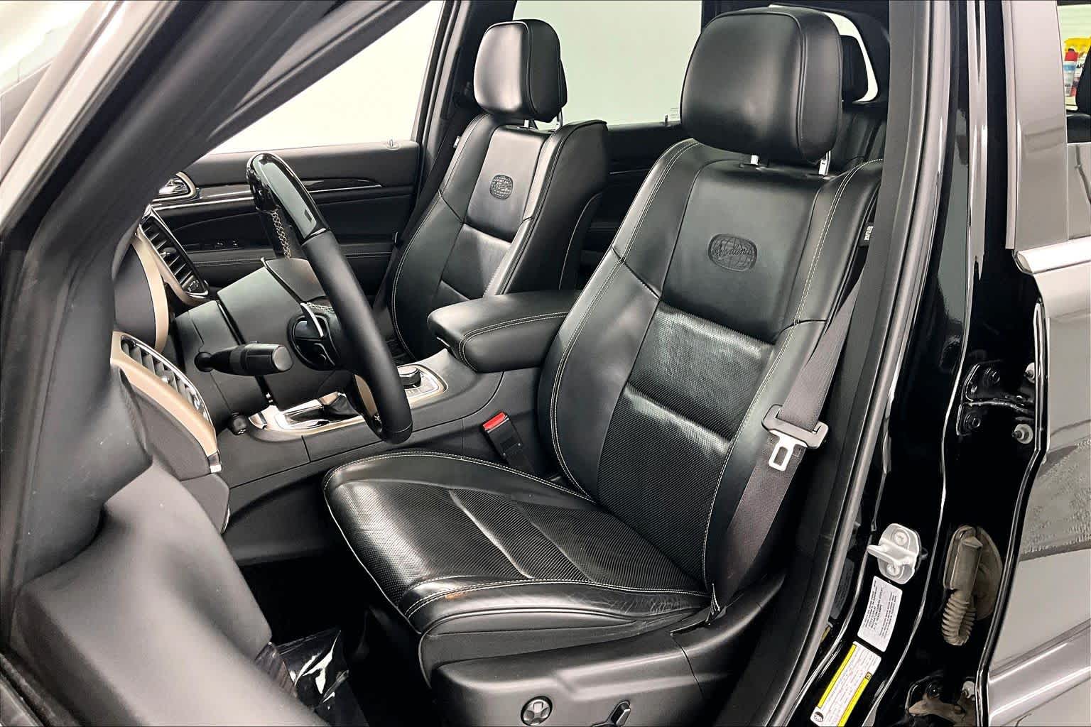 Thumbnail: 2017 Jeep Grand Cherokee - 11