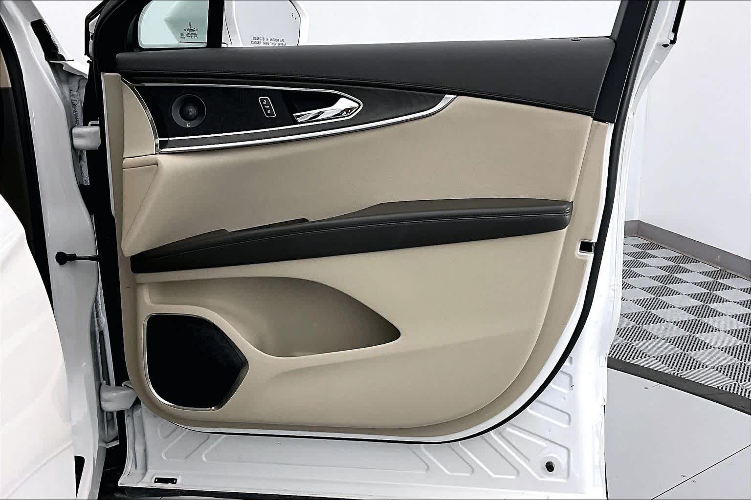 Thumbnail: 2020 Lincoln Nautilus - 24