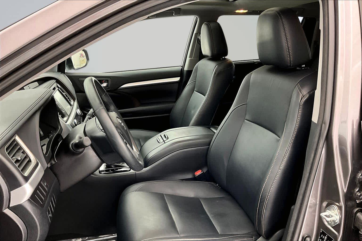 Thumbnail: 2016 Toyota Highlander - 11