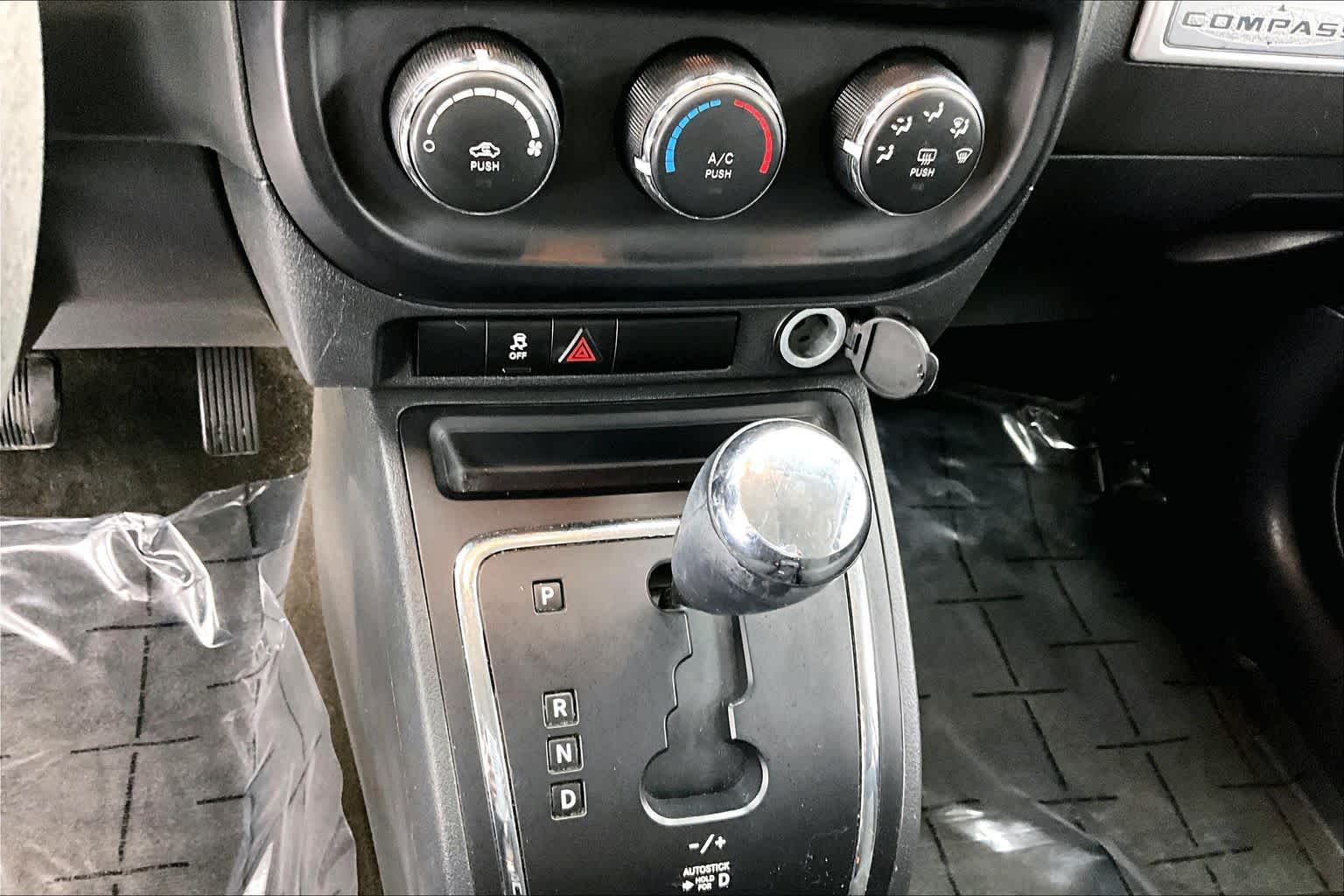 Thumbnail: 2015 Jeep Compass - 26