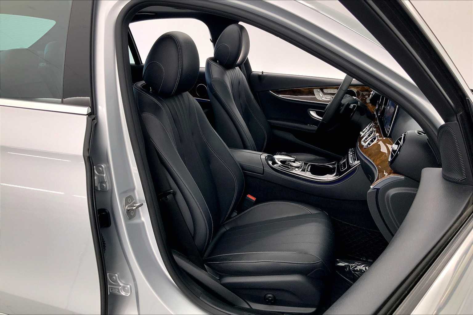 Thumbnail: 2017 Mercedes-Benz E-Class - 14