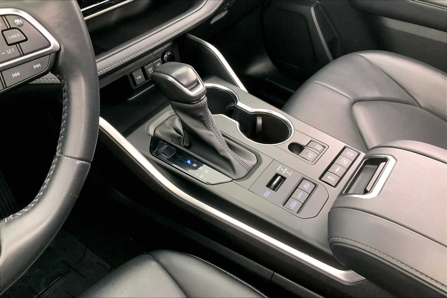 Thumbnail: 2021 Toyota Highlander - 17