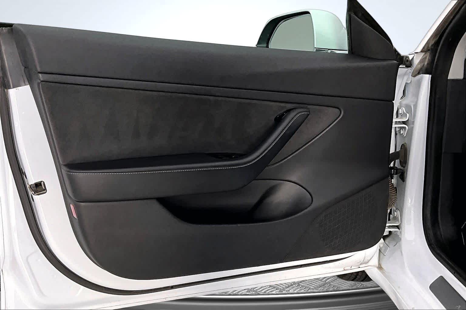 Thumbnail: 2020 Tesla Model 3 - 23