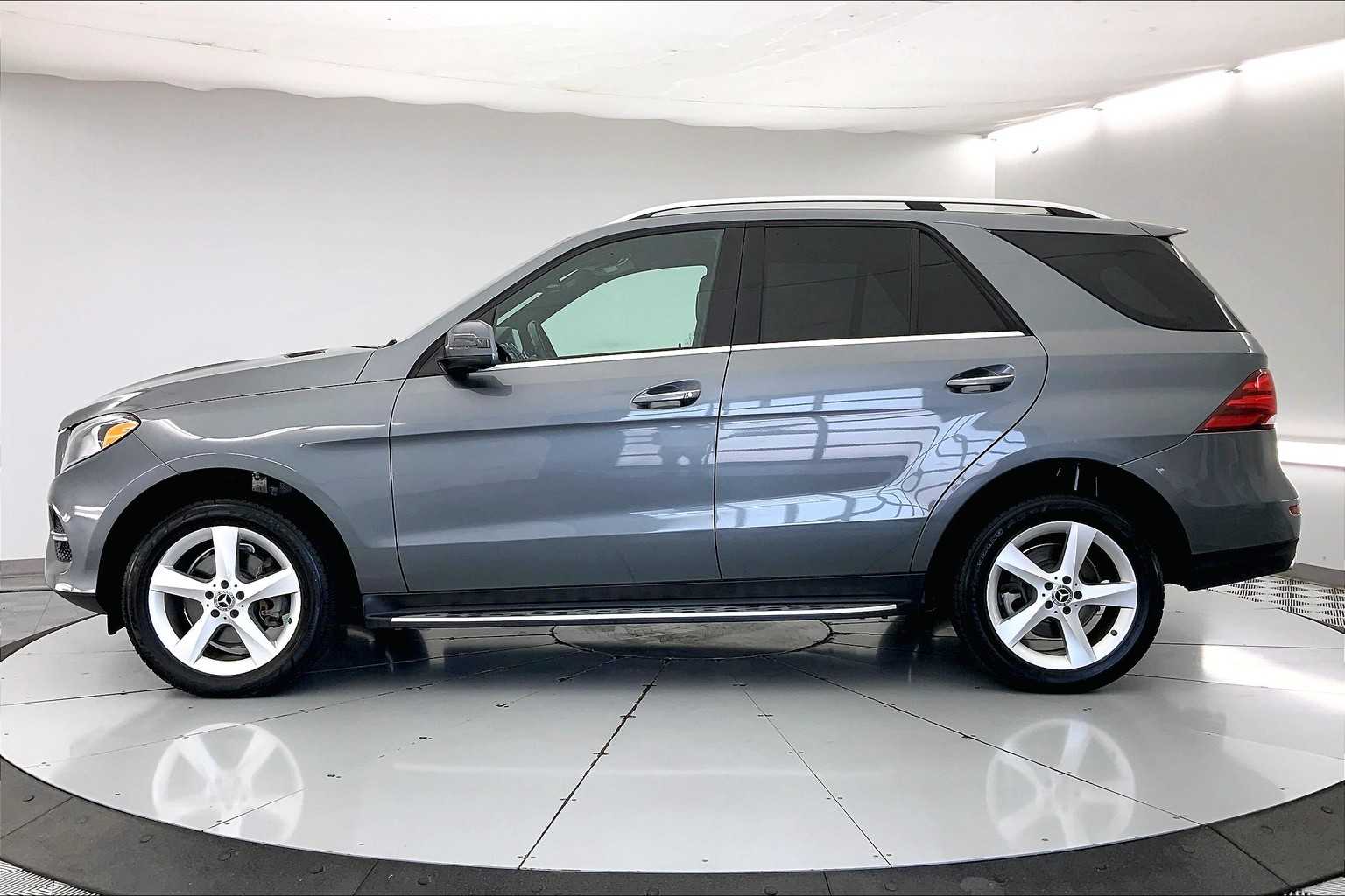 Thumbnail: 2017 Mercedes-Benz GLE - 3