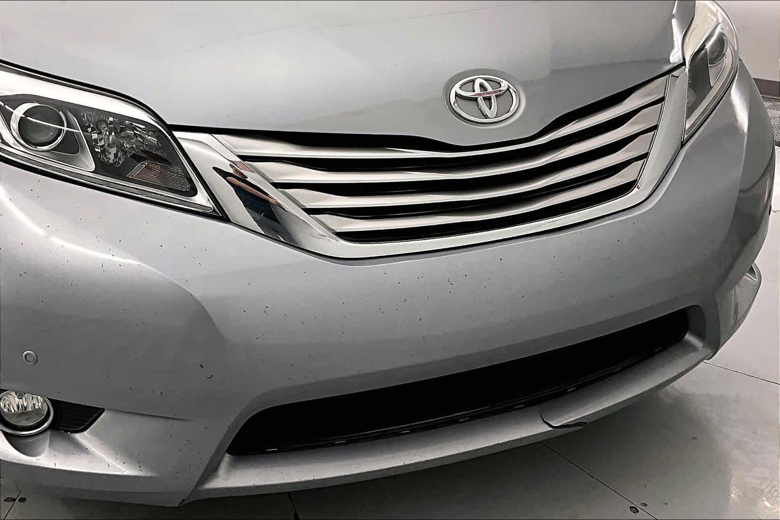 Thumbnail: 2017 Toyota Sienna - 26