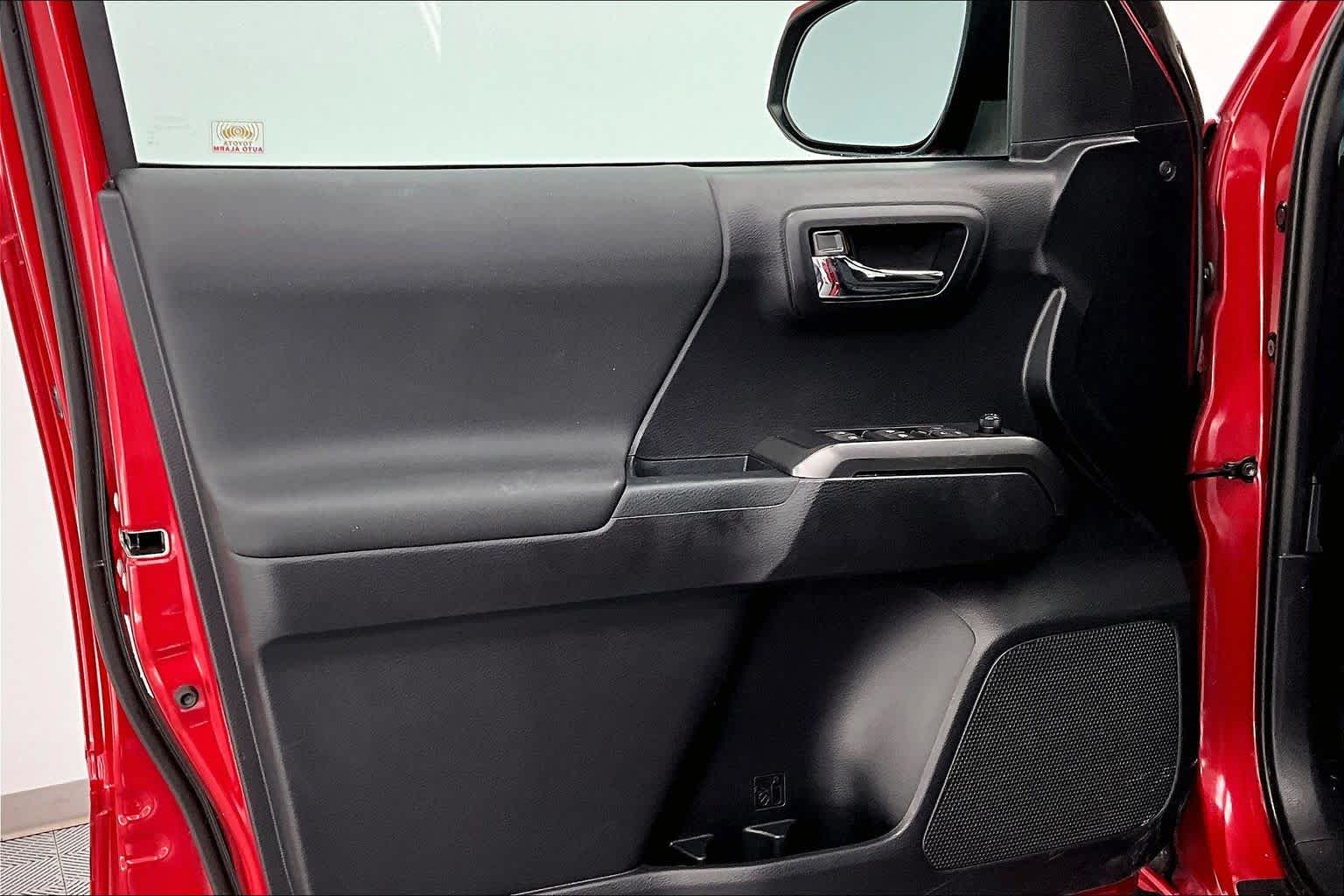 Thumbnail: 2020 Toyota Tacoma - 22